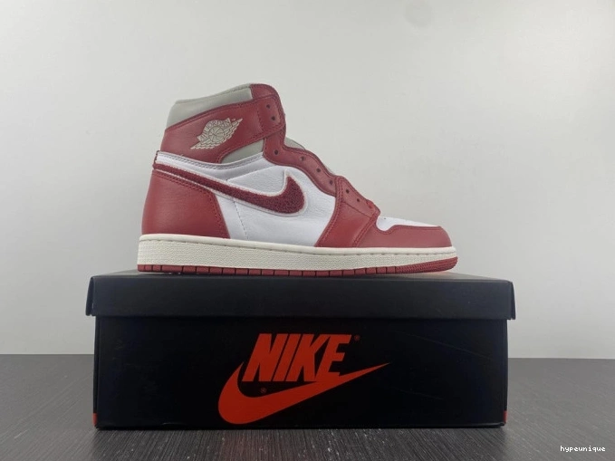 HYPE (W) OG Jordan Chenille 1 DJ4891-061 Newstalgia High 0818
